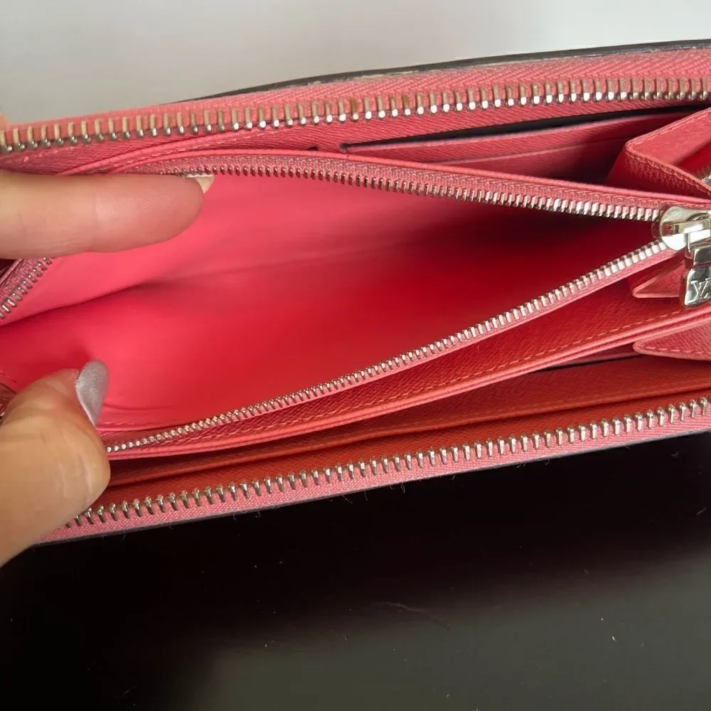 AUTH LOUIS VUITTON EPI WALLET- RARE COLOR!!!!!